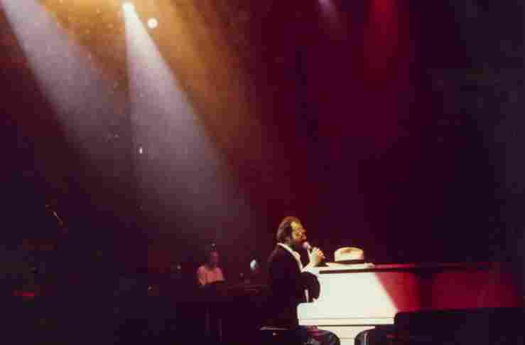 Antonello al pianoforte anni '80